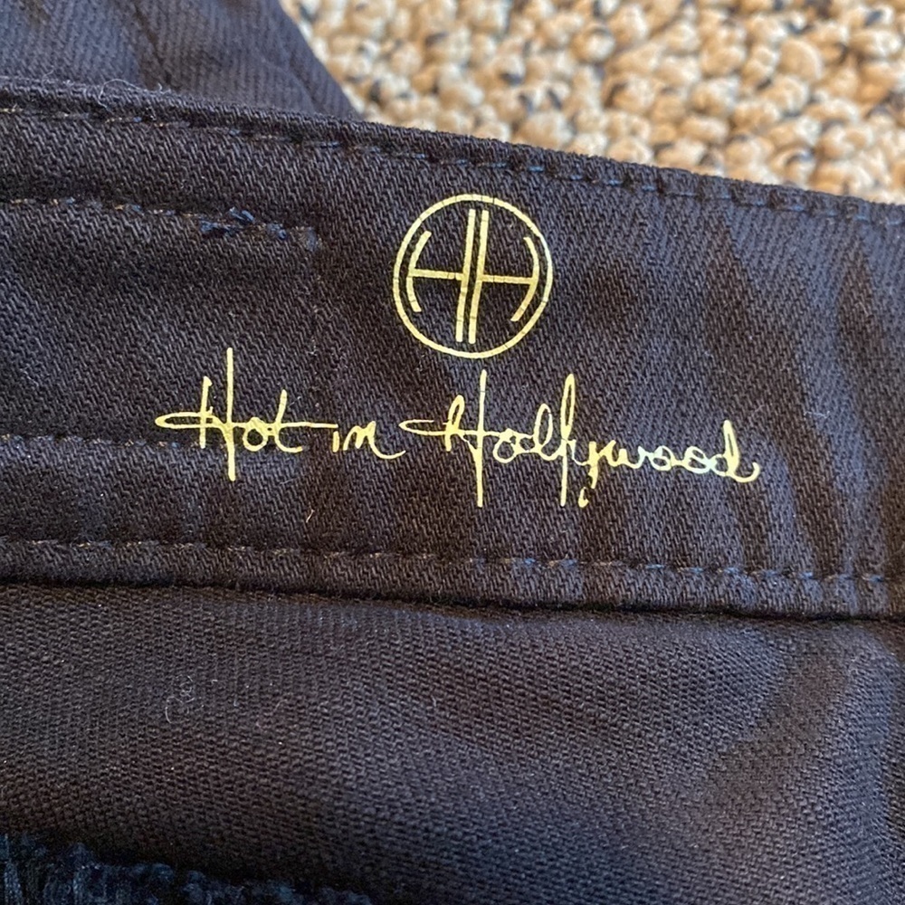 Hot in Hollywood Boyfriend Cut Black Jeans Size 2 w/ Distressing- Like New - Picture 9 of 13